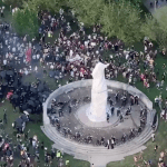 Chicago: protestujący zaatakowali policję (WIDEO)