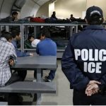 Joliet: w szpitalu zmarło 2-letnie dziecko, które postrzeliło się w głowę podczas zabawy bronią ojca